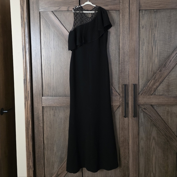 MaxMara Dresses & Skirts - MaxMara Black Lace Accent Gown
